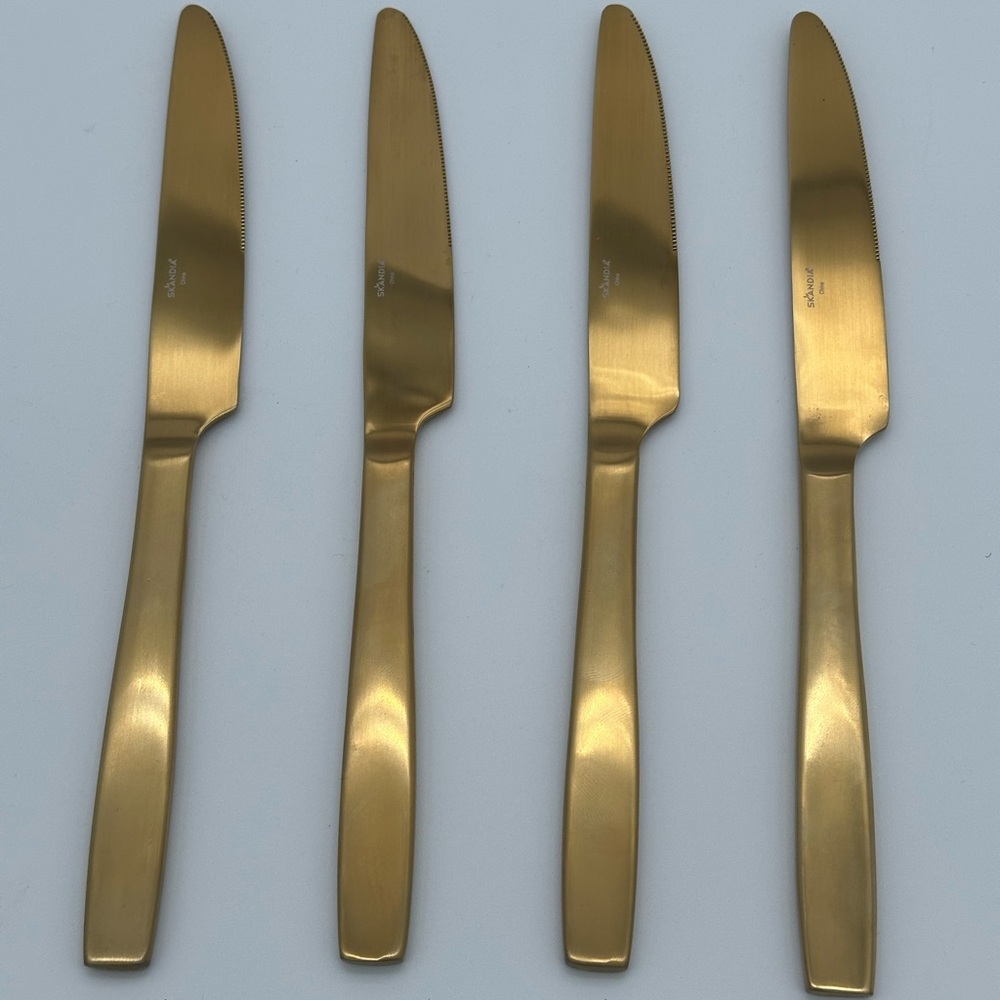 SKANDIA Set of 4 Dinner Butter Knives Flatware in Gold